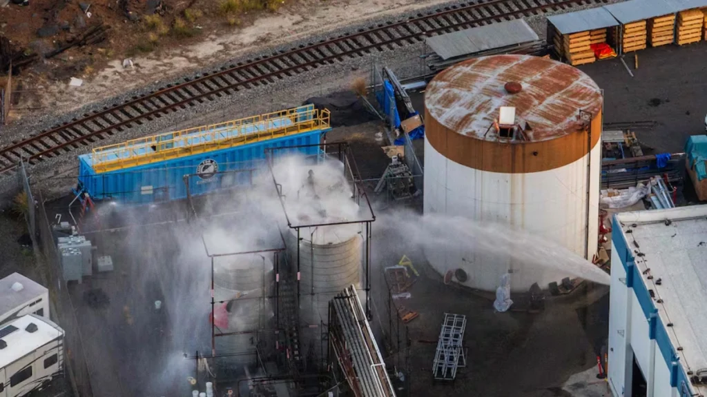 Autoridades eliminan riesgo de explosión catastrófica en planta química de California