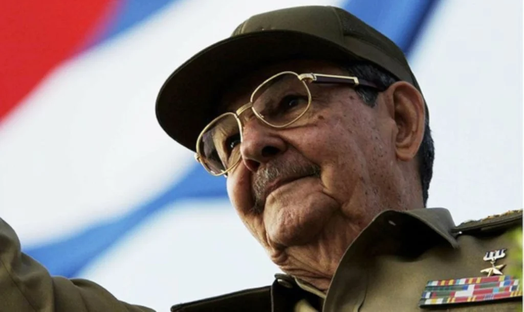 Cubanos convocan a manifestación este viernes en respaldo a Raúl Castro