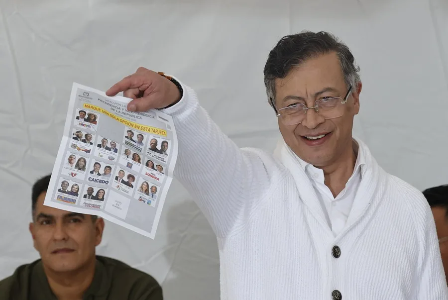 Elecciones en Colombia: Gustavo Petro ejerce su derecho al voto y envía un mensaje al país