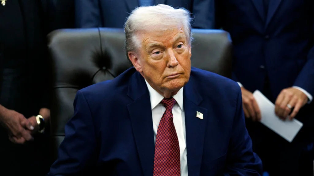 Gobierno de Trump exigirá a migrantes temporales salir del país para solicitar residencia