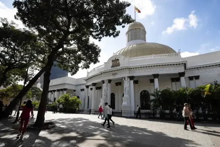 Parlamento de Venezuela abre convocatoria para cargos en el poder judicial