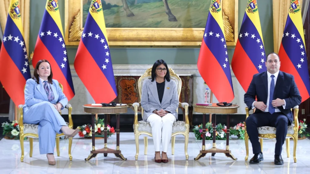 Presidenta (E) Delcy Rodríguez lideró firma de acuerdos con Shell en sector gasífero de Venezuela
