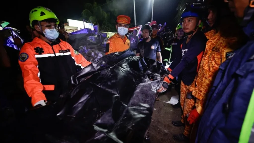 Sismo de magnitud 7,8 en Filipinas deja 38 muertos y graves daños