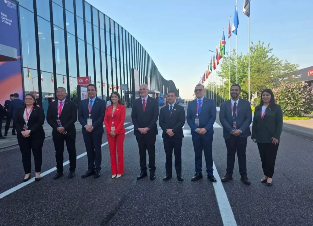 Venezuela promueve inversiones turísticas en Foro de San Petersburgo